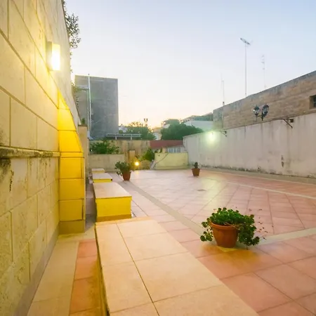 Delia Apartment *